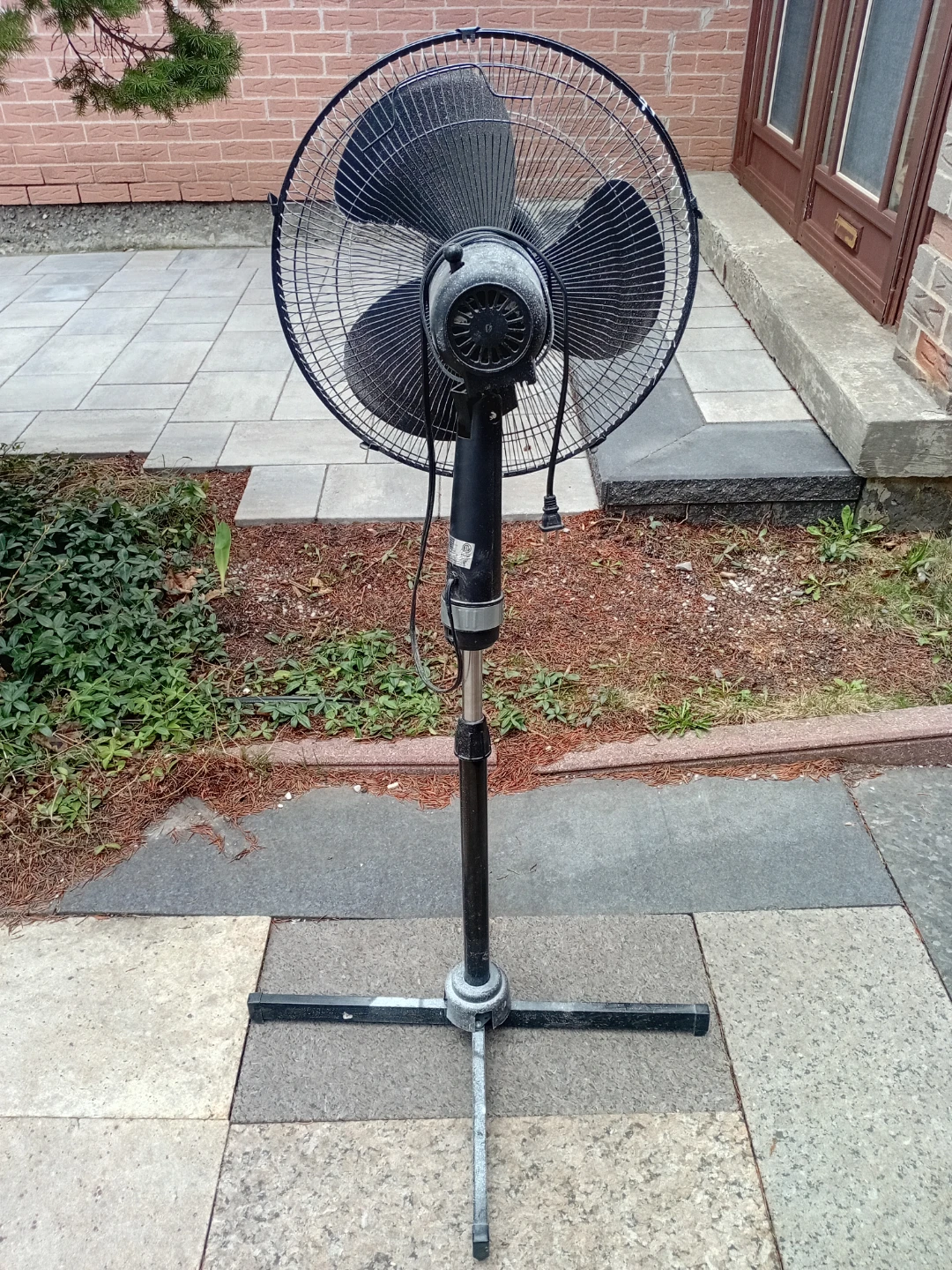 Black oscillating stand fan - photo 4