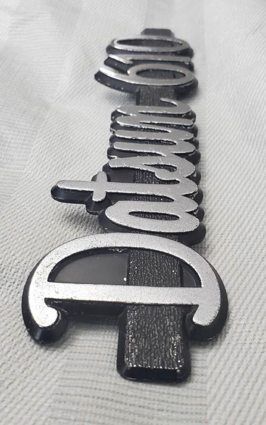 Vintage OEM original Datsun 610 plastic emblem - photo 4