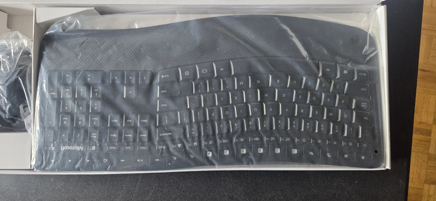 Microsoft Wireless Comfort Keyboard and Mouse Combo - photo 3