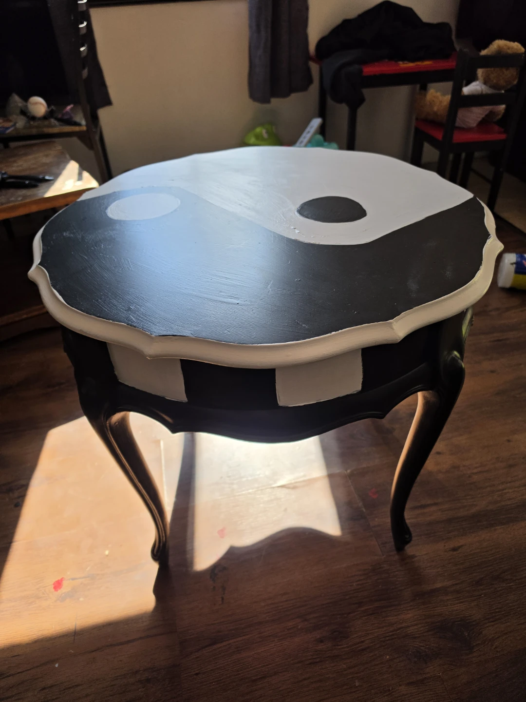 HAND PAINTED Yin Yang side table - photo 4