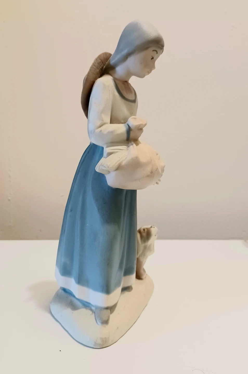 Rare Hand Crafted Rex Valencia Porcelain Statue - photo 2
