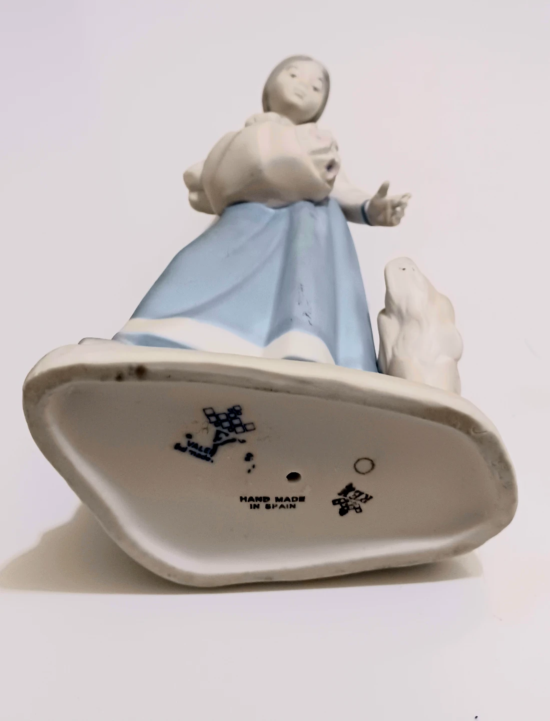 Rare Hand Crafted Rex Valencia Porcelain Statue - photo 5