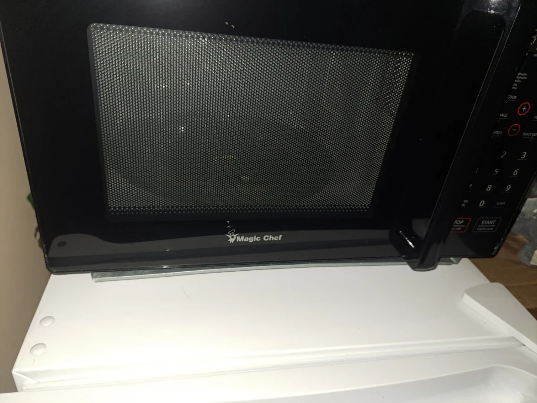 Microwave Black Small -majic chef