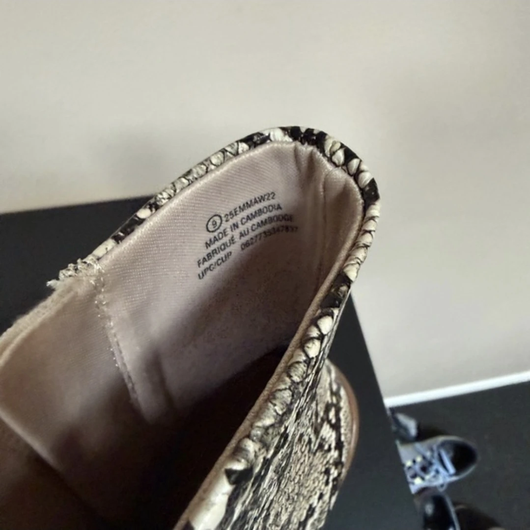 Snake-Print Women's Ankle Boots • Size 9 🌱 - photo 3