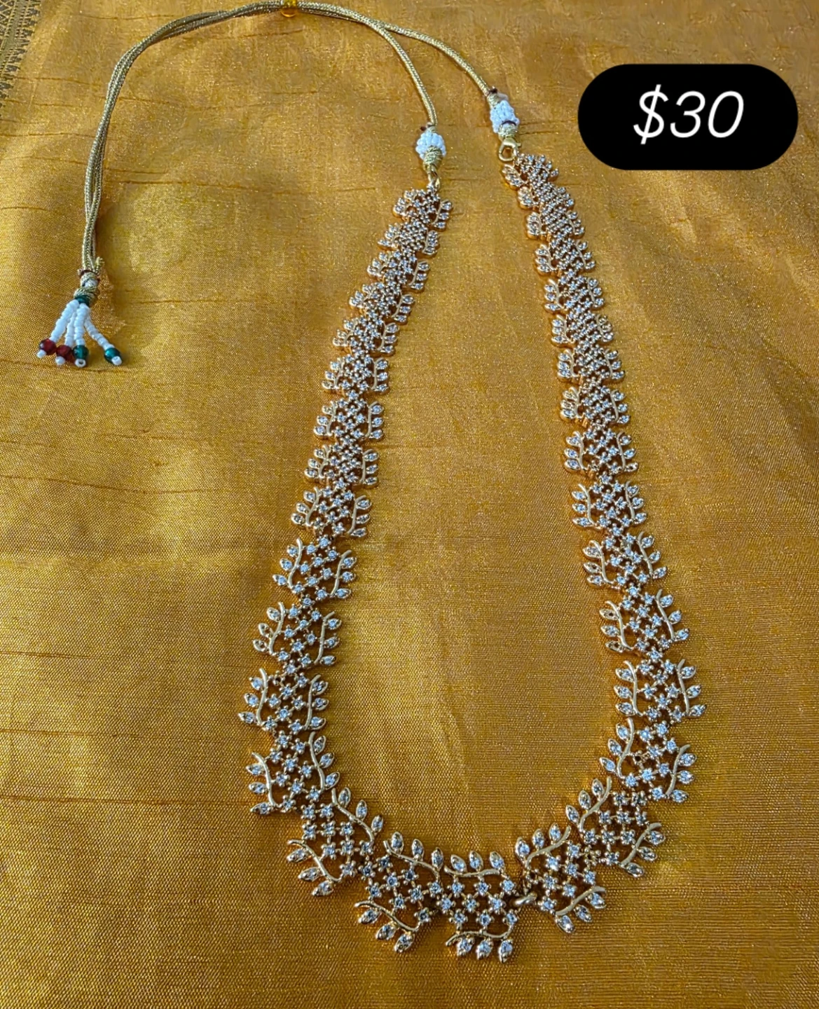 Sparkly Leaf Pattern Necklace
