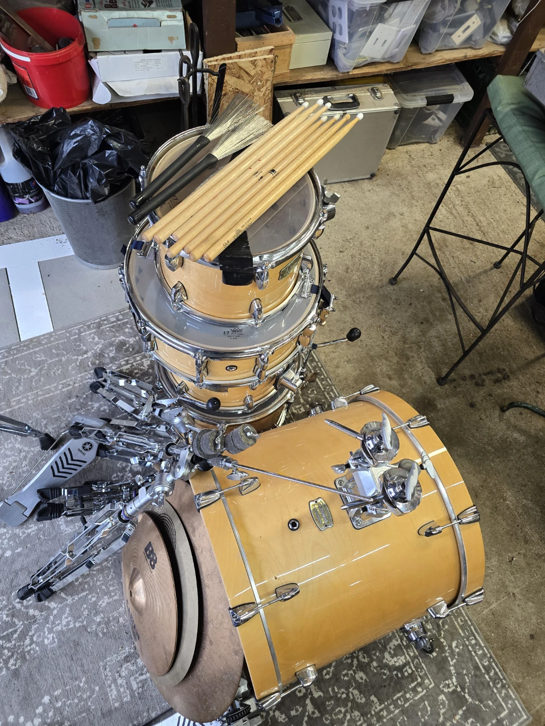 Yamaha Drum Kit with Sabian Cymbals and Drumsticks - photo 2