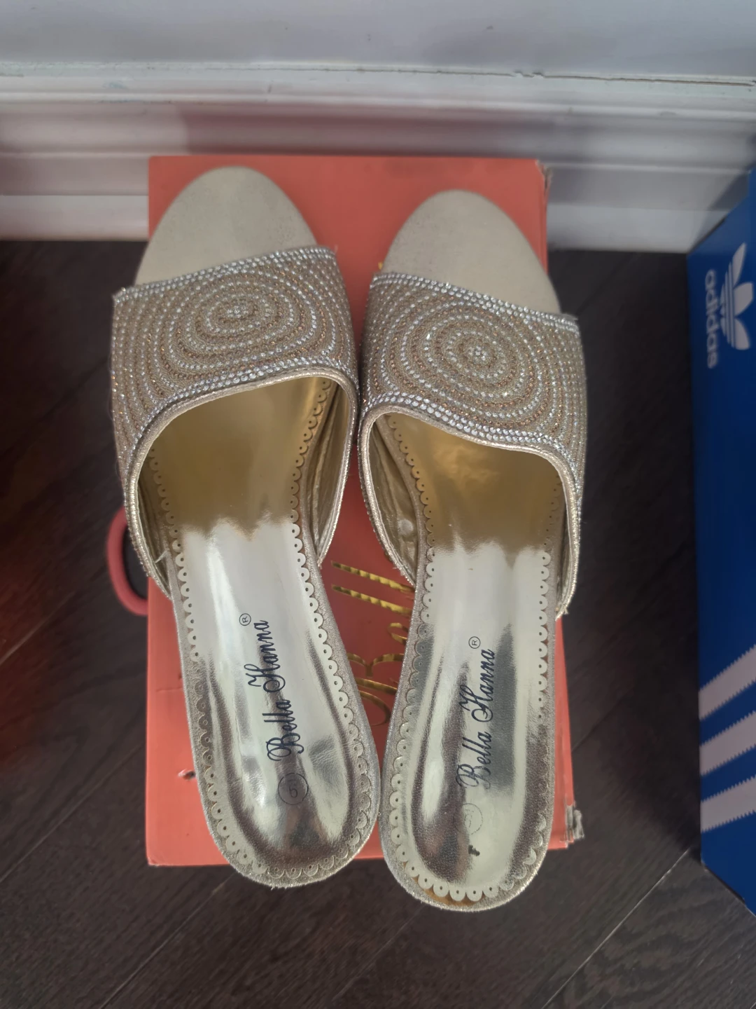 Bella Hanna Women's Embellished Slip-On Sandals Size 6 Gold