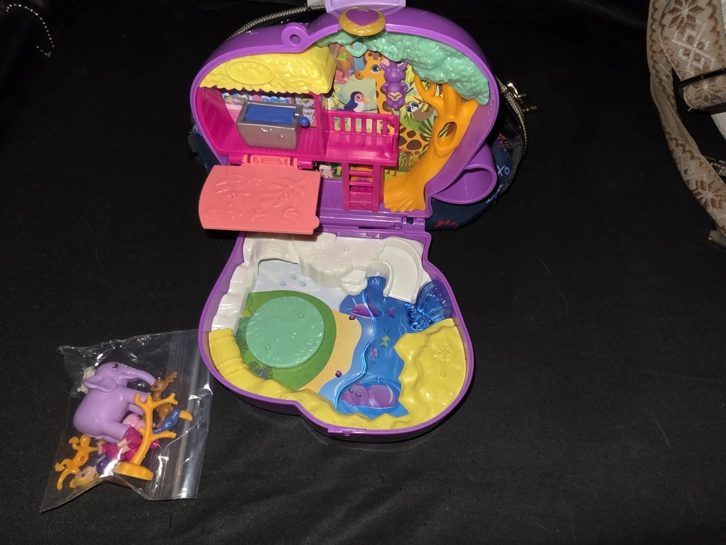 Polly Pocket Jungle Adventure Compact Playset - photo 2