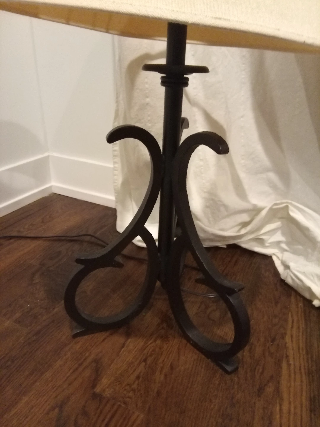 Wrought Iron Table Lamp with Shade - photo 3