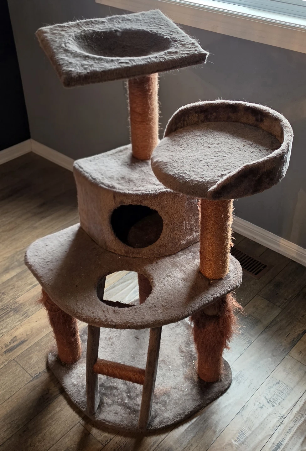 Multi-level Cat Tree with scratching posts - photo 2