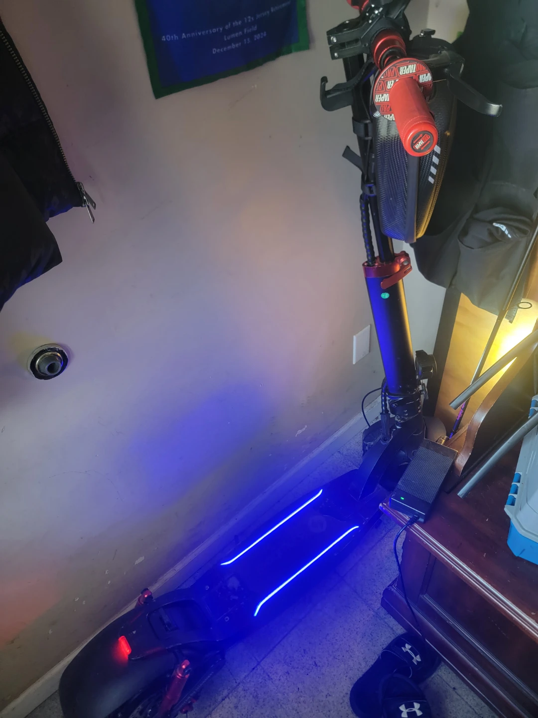 Isinwheel Electric Scooter with LED Lights - photo 2