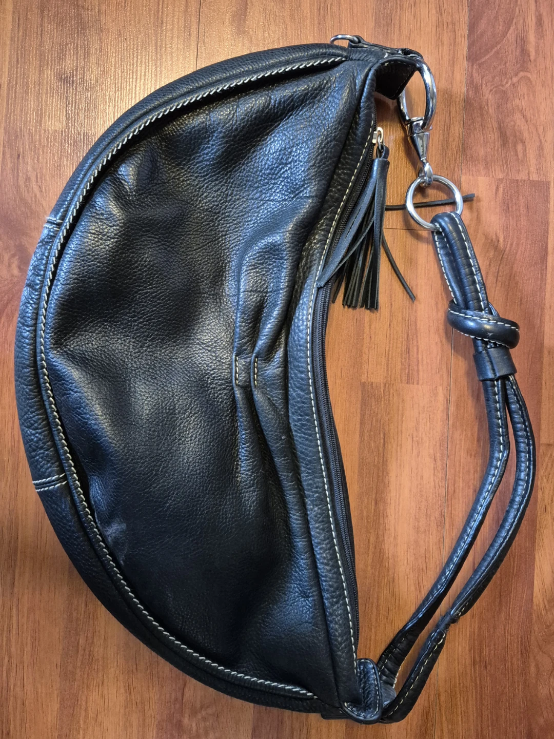 FOSSIL....Black Leather Hobo Handbag