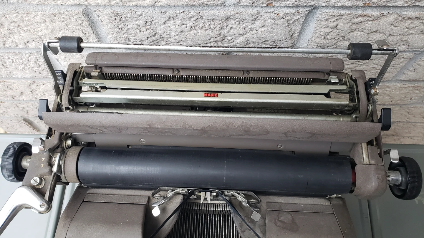 1953 Royal HHS Typewriter (Polish) - photo 4