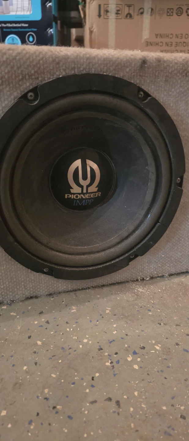 Pioneer 12 inch Subwoofer in Enclosure - photo 2