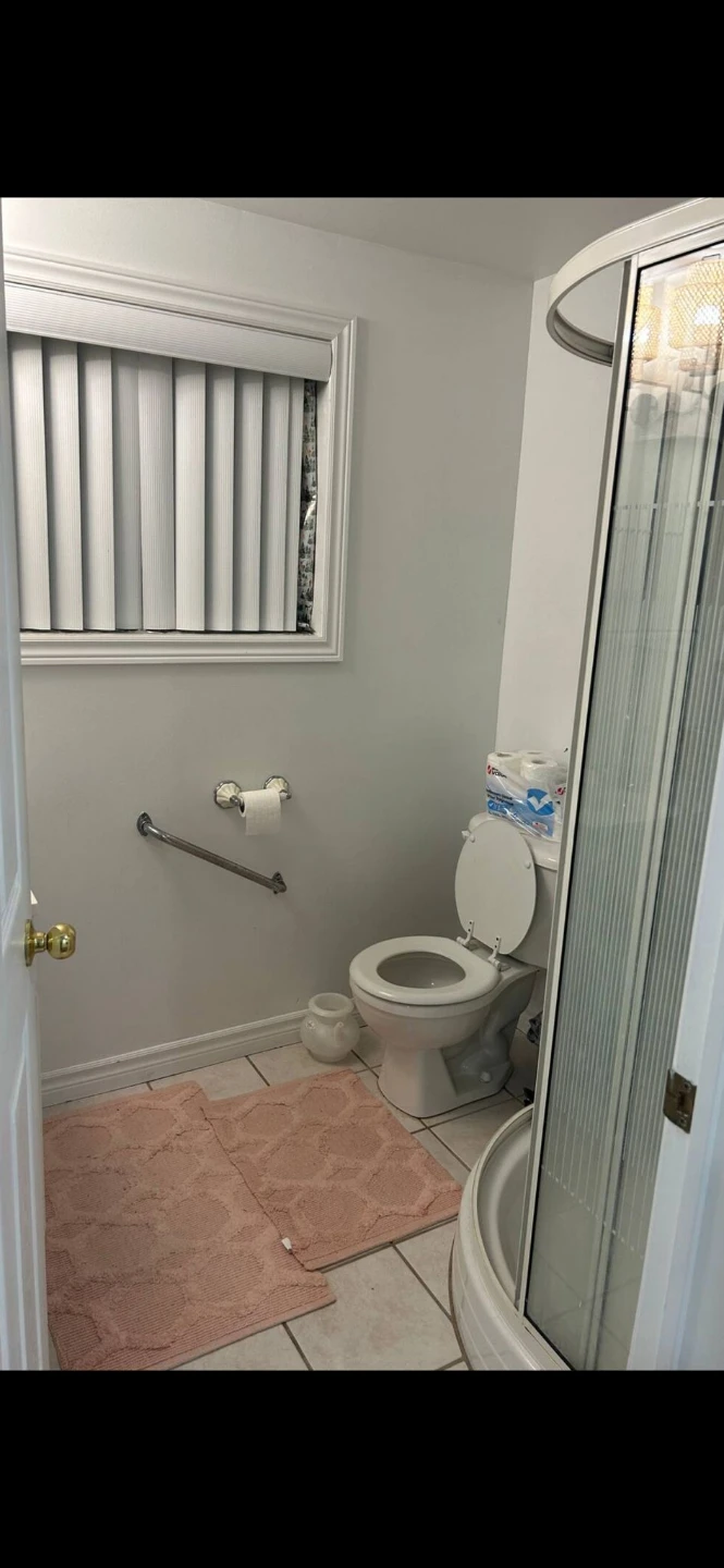 Furnished basement bachelor apt for rent - photo 4