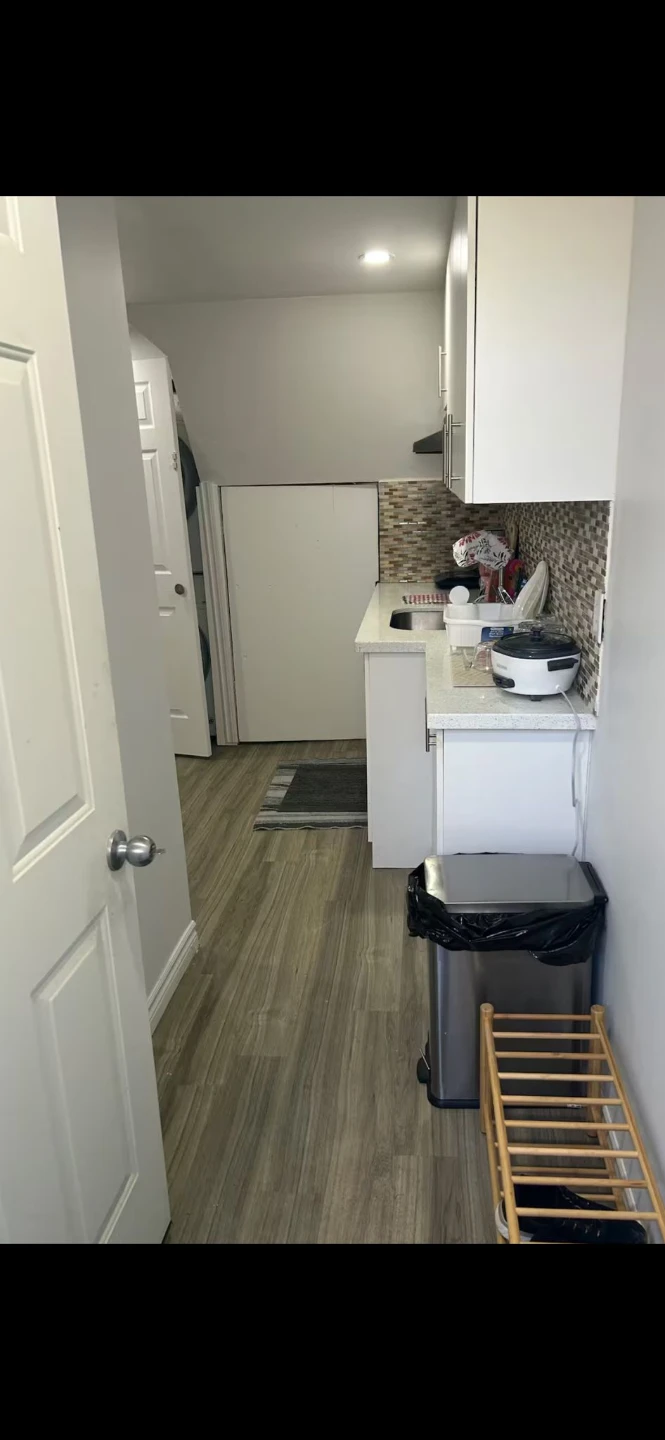 Furnished basement bachelor apt for rent - photo 5