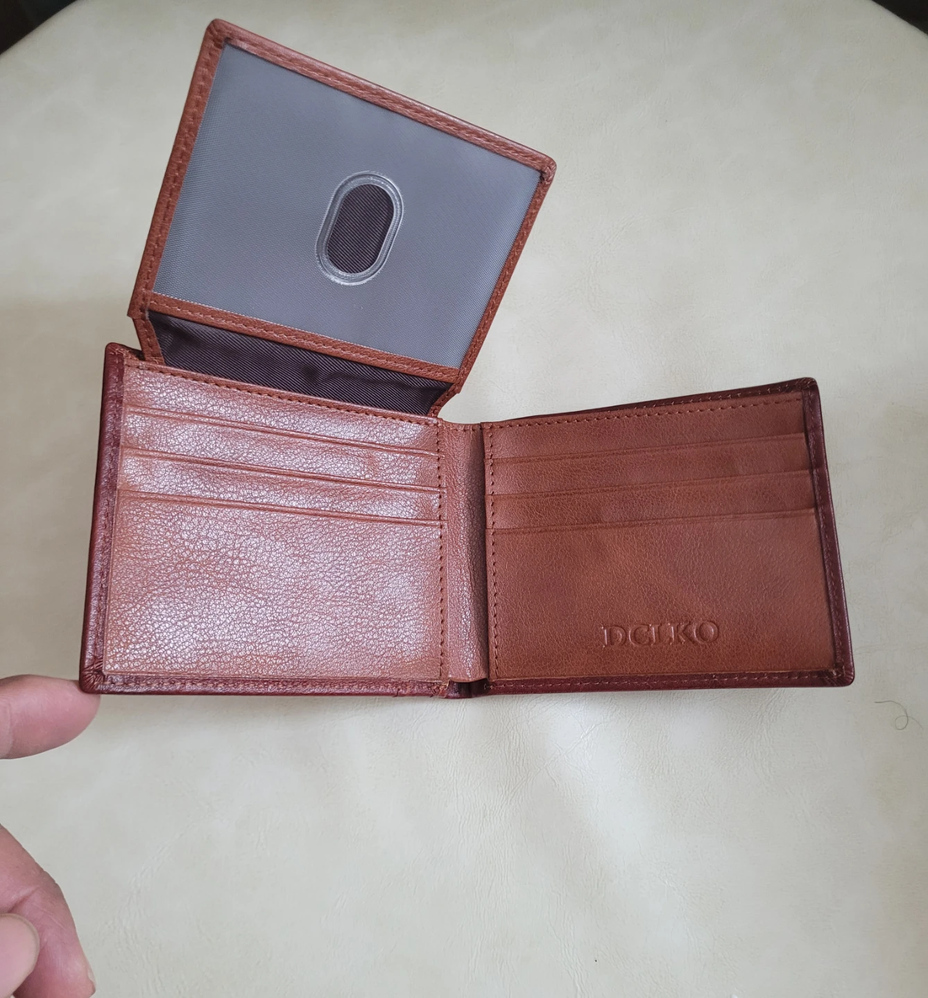 DCIKO Brown Leather Bifold Wallet with RFID Protection - photo 3