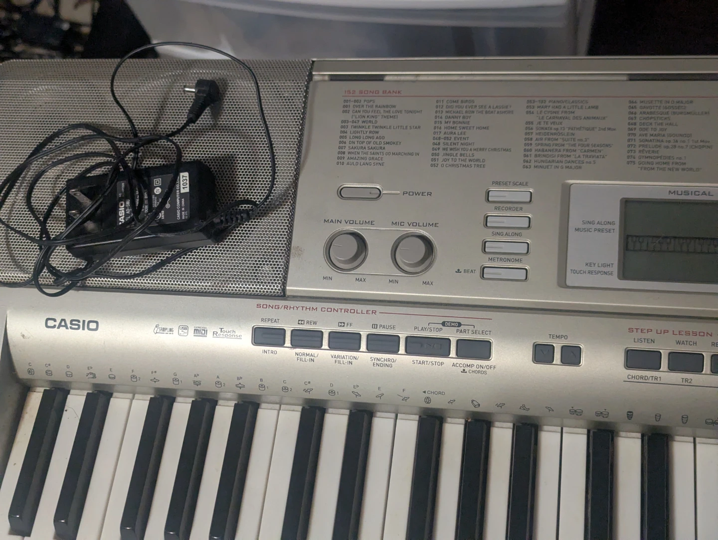 Casio LK-270 Electronic Keyboard with Key Lighting System - photo 5