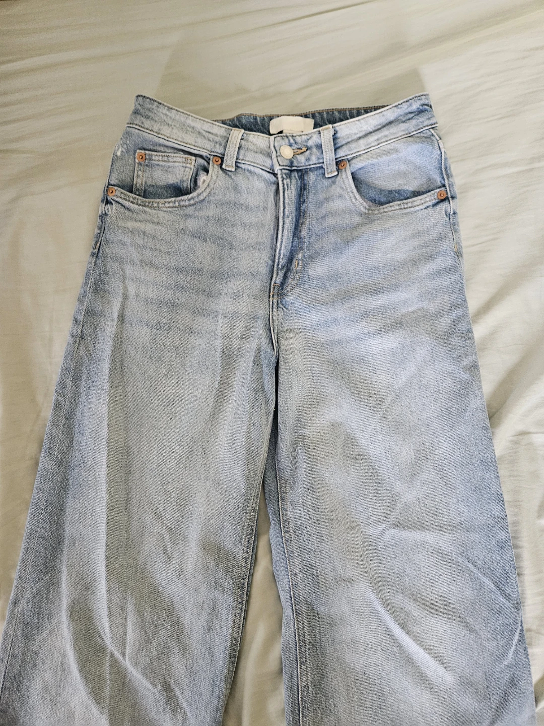 H&M Wide Leg Light Wash Denim Jeans - Size 4