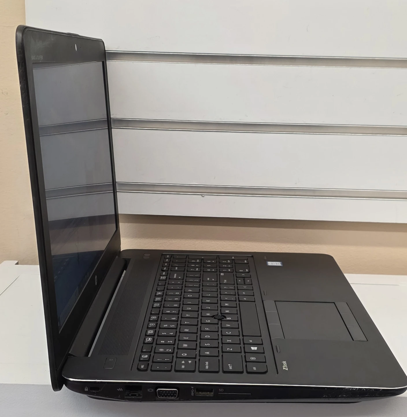 HP ZBook 15  G4 Powerful HP  Workstation - photo 3