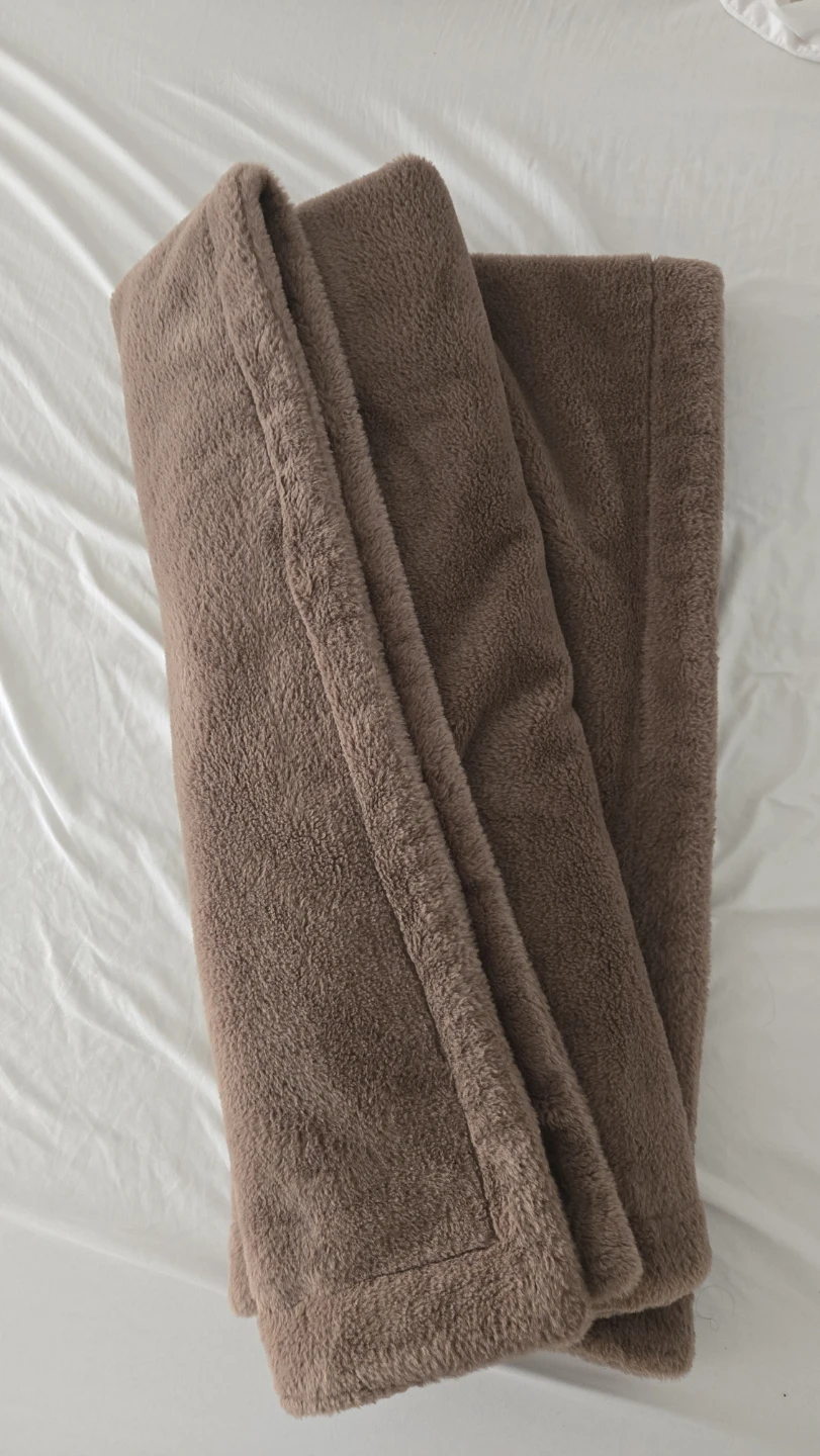 Taupe Faux Fur Throw - 50 x72 - photo 3