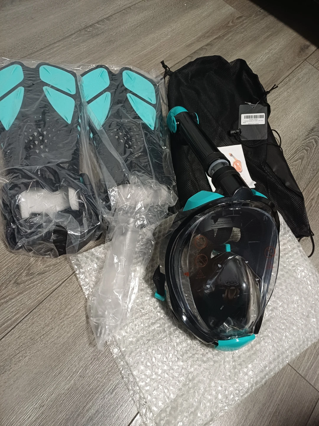 Full Face Snorkel Mask Set with Fins and Bag - photo 2