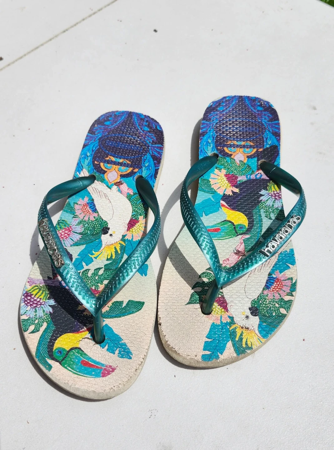 havaianas sandals that fit youth size 3-4.