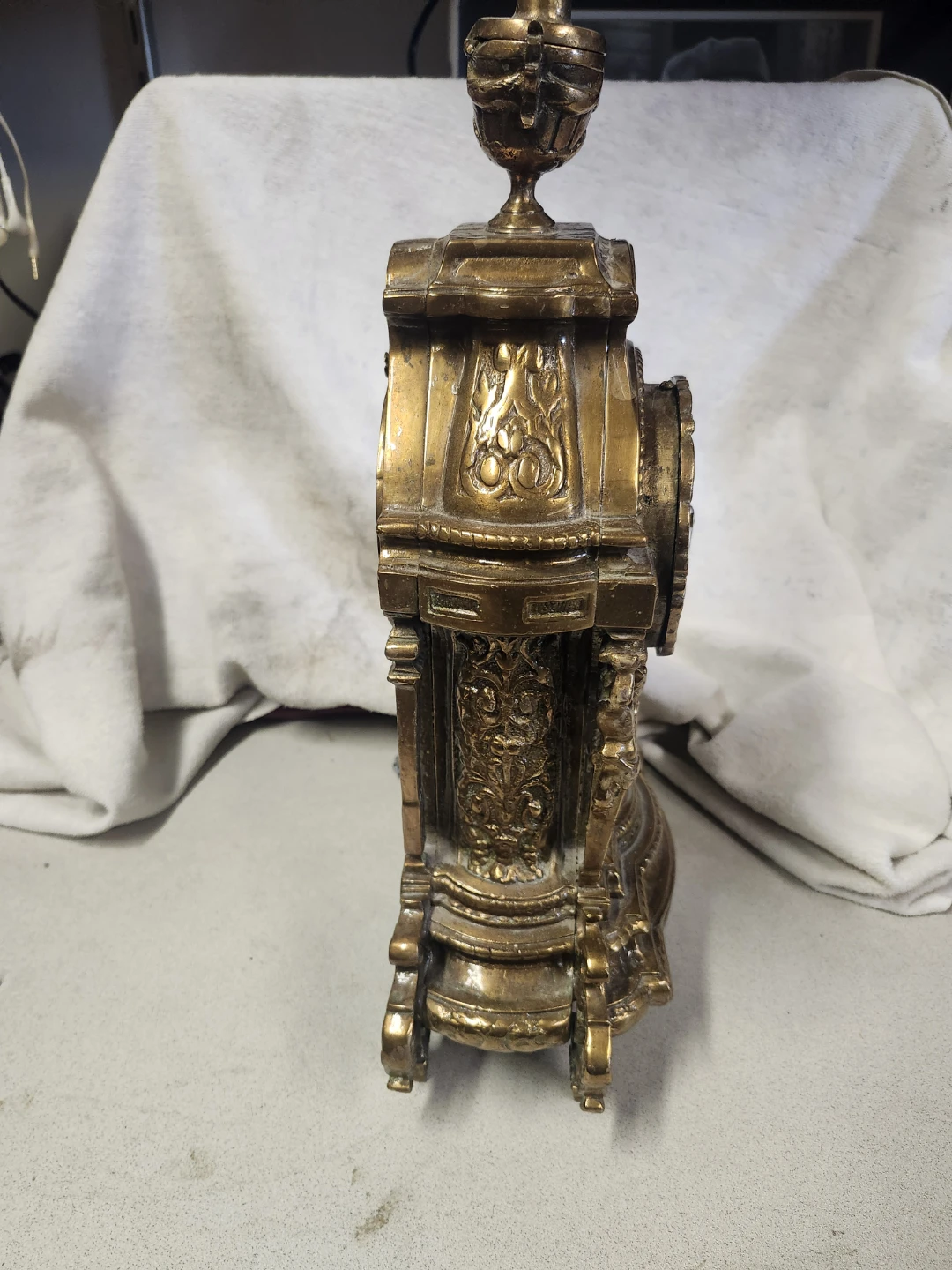 Antique Decorative Mantel Clock - Brass Finish - photo 2