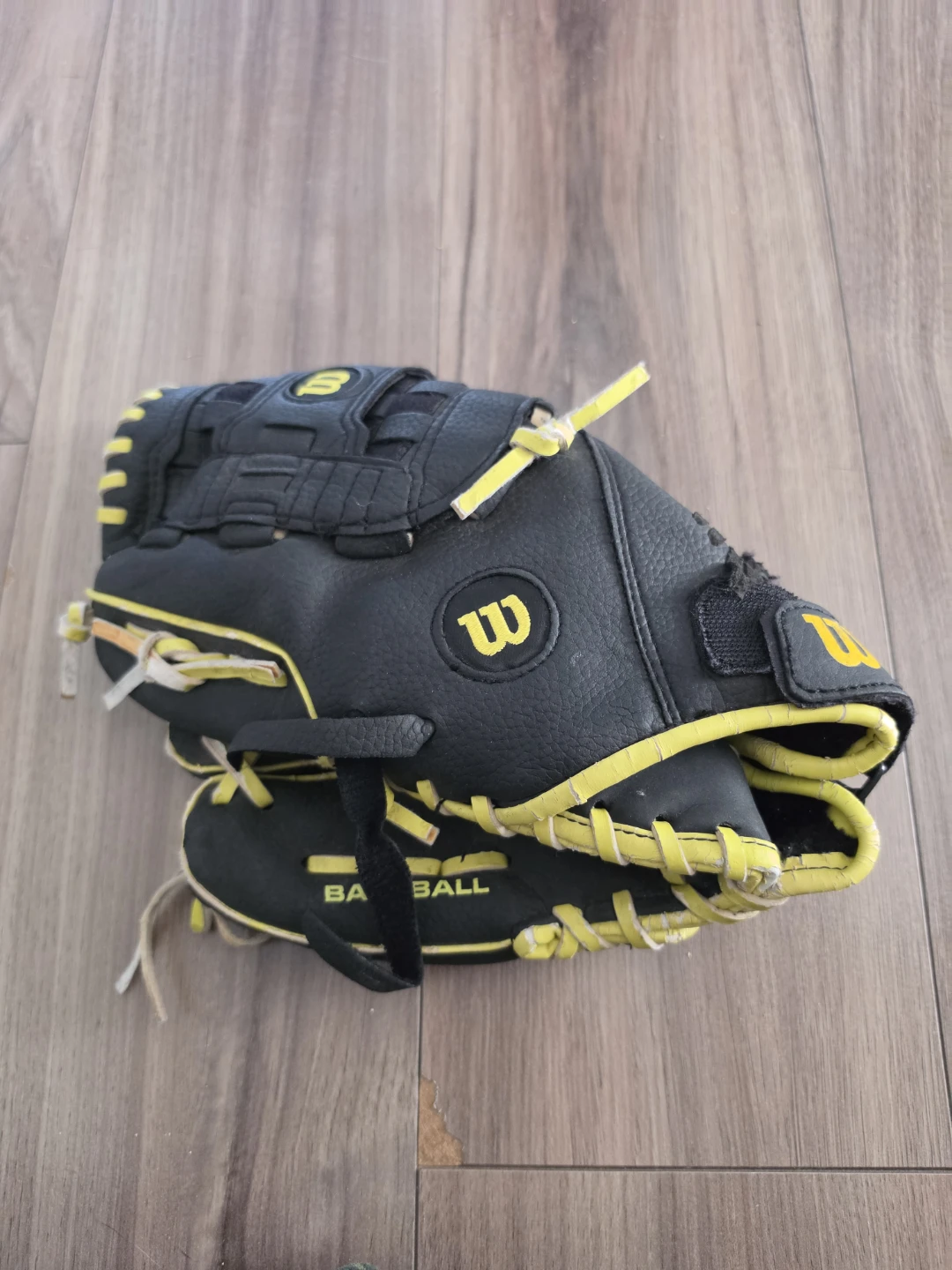 Left-hand throwing (right-hand catching) Baseball Glove