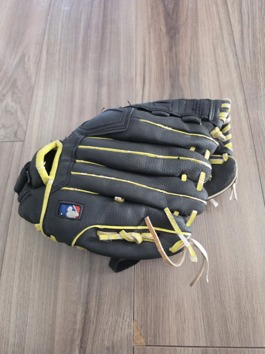 Left-hand throwing (right-hand catching) Baseball Glove - photo 2