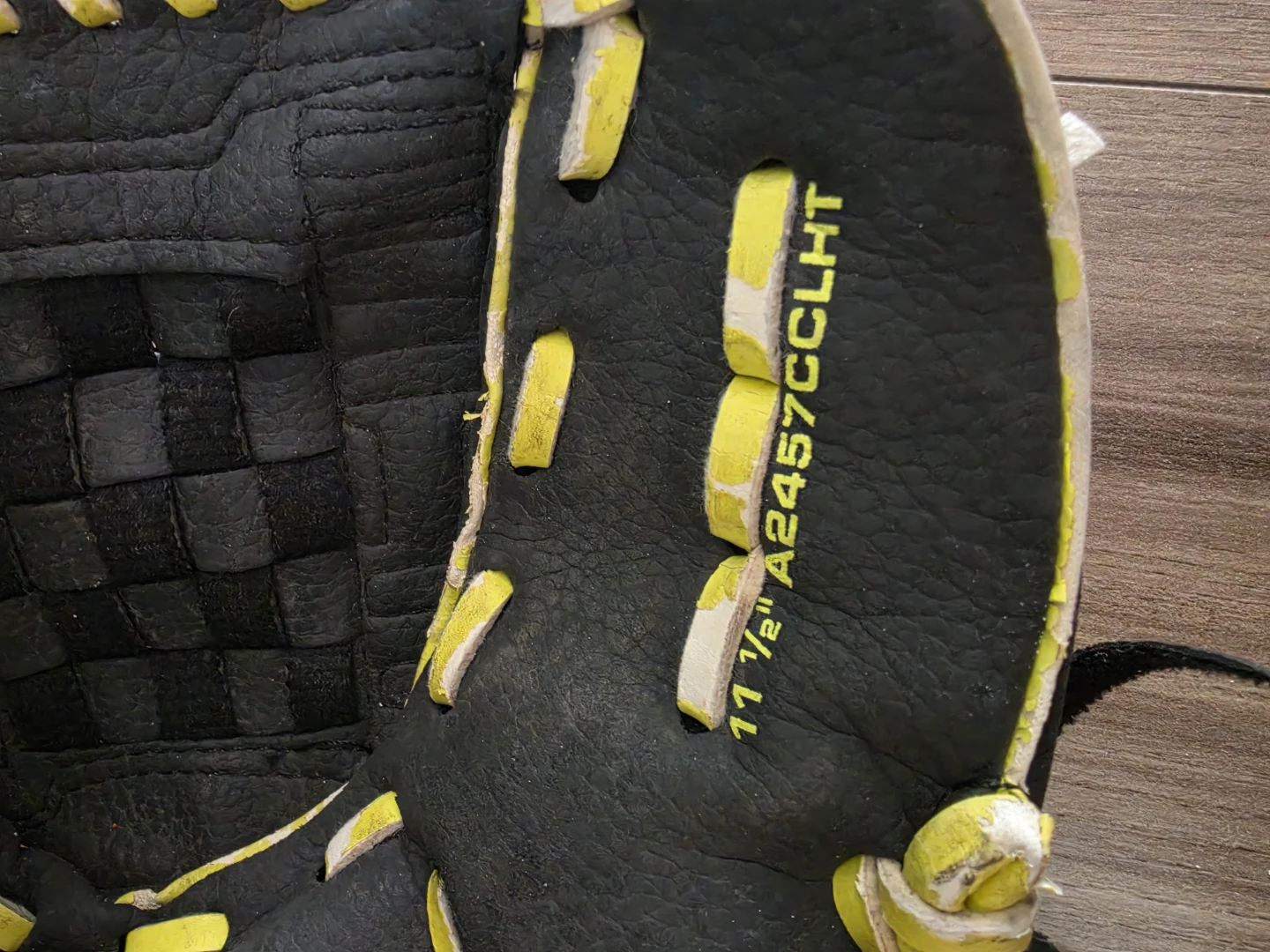 Left-hand throwing (right-hand catching) Baseball Glove - photo 3