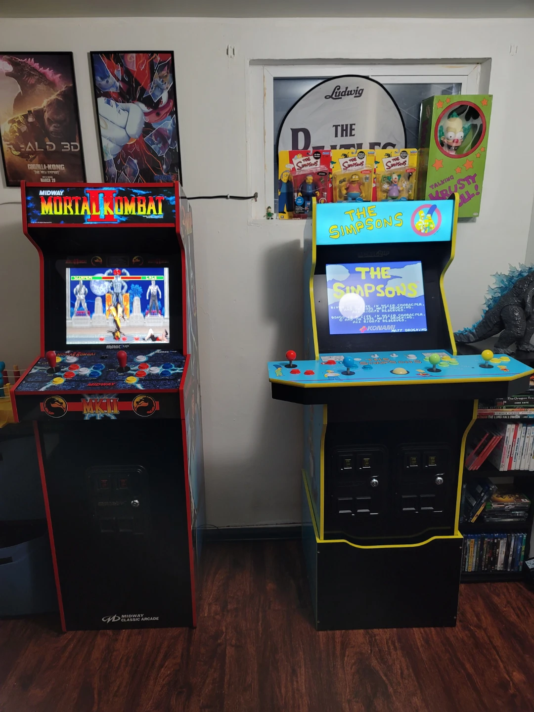 Midway Mortal Kombat II Arcade Deluxe Cabinet - photo 2