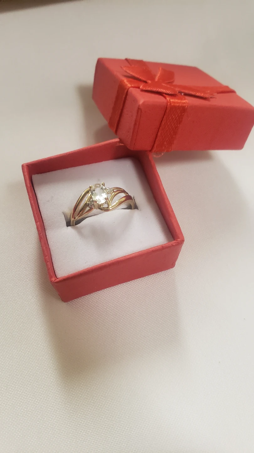 Like New Women's Elegant10K Real Gold  Ring With White Sapphire