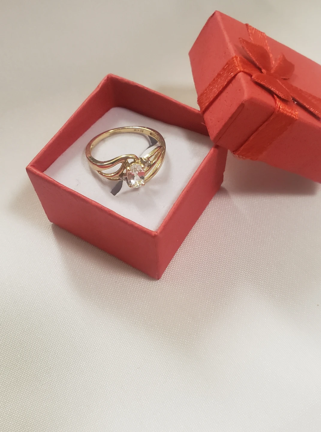 Like New Women's Elegant10K Real Gold  Ring With White Sapphire - photo 3