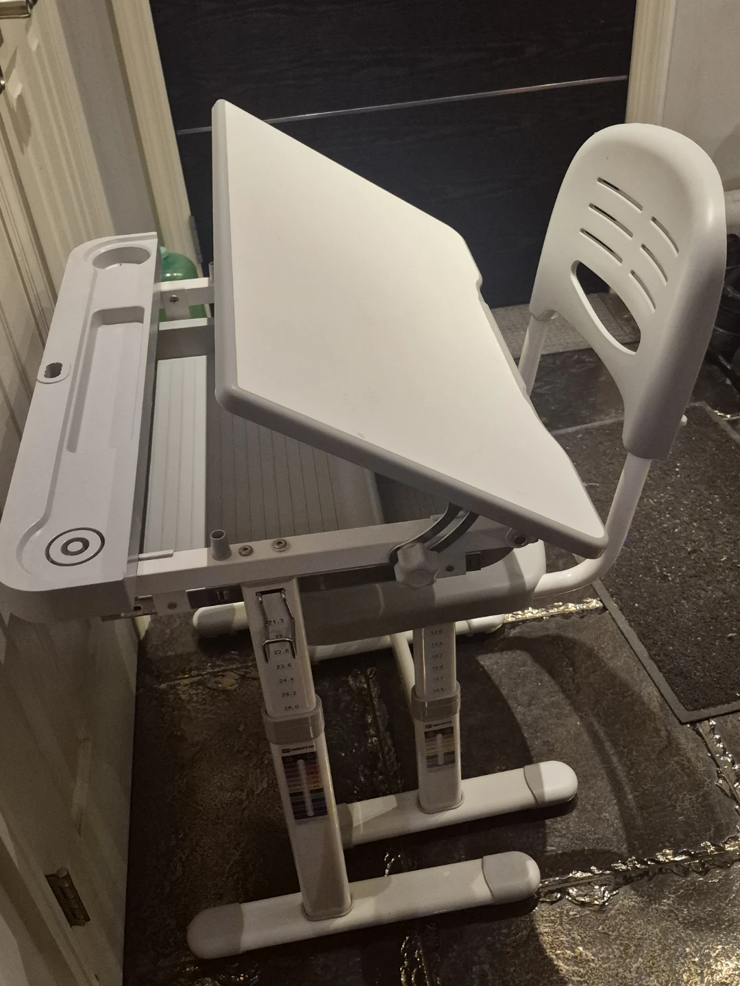 Adjustable Kids Desk and Chair Set - photo 4
