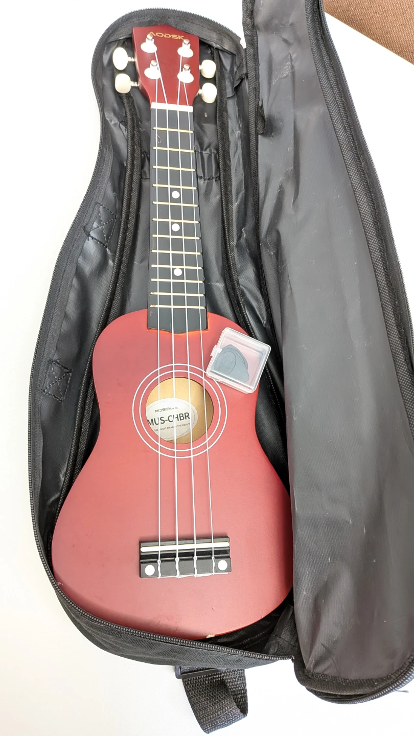 Mosen Red Ukulele with Gig Bag and Picks
