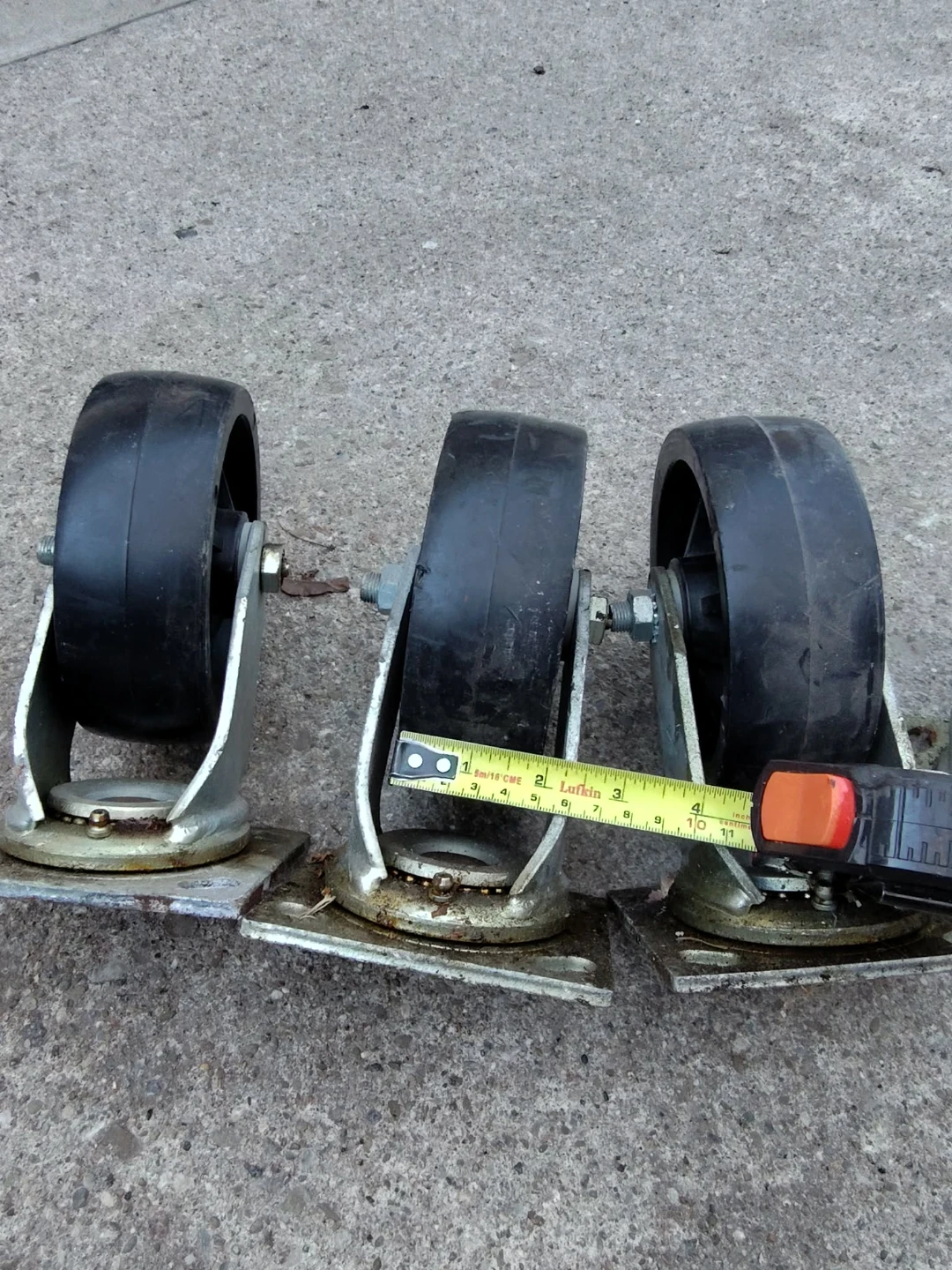 Good condition swivel plate casters - photo 3