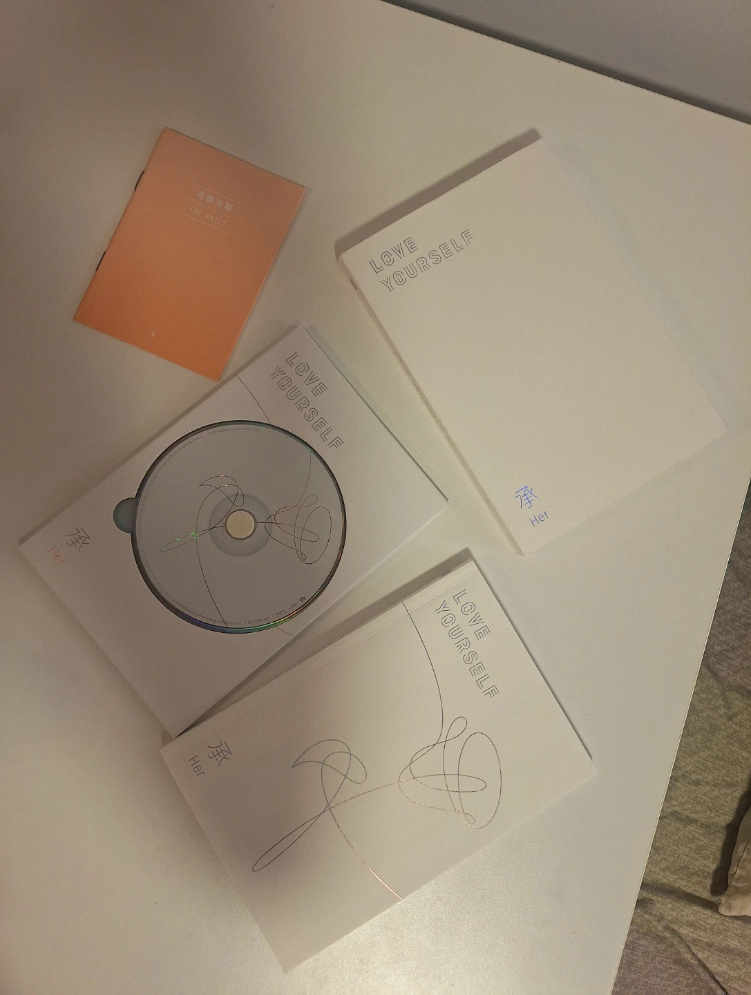 BTS Love Yourself 承 Her CD Photobook - photo 4