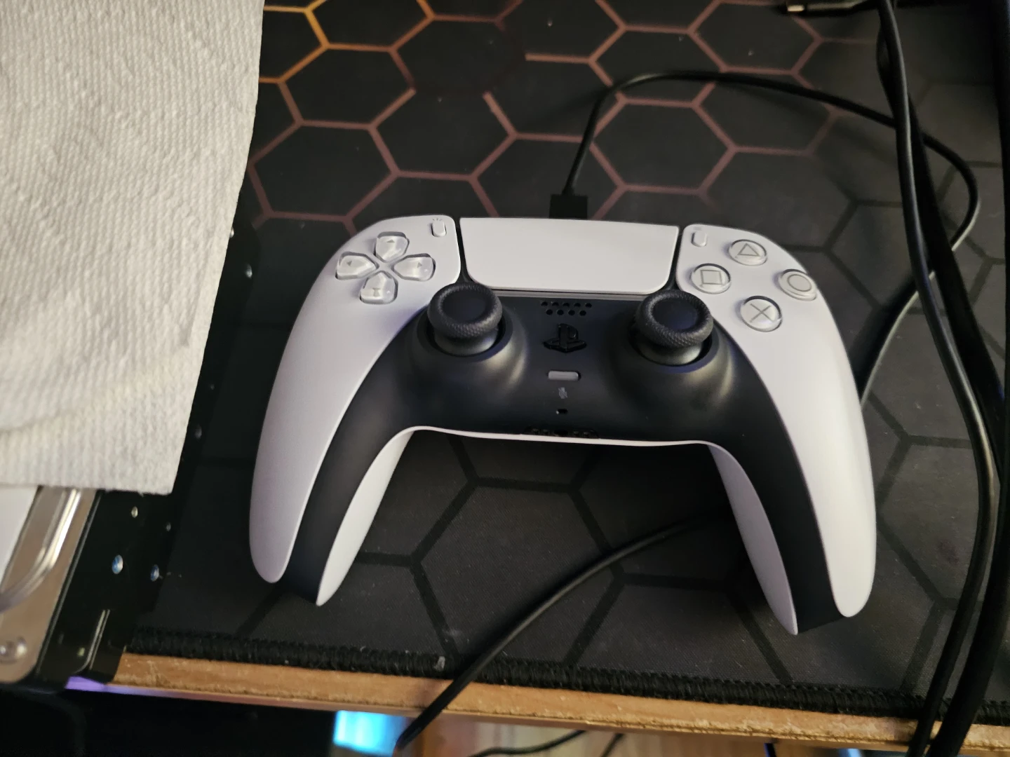 Ps5 Slim 1 TB BRAND NEW 1 Day old - photo 3