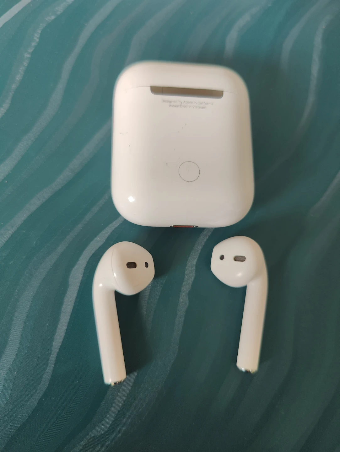 Apple AirPods (2nd Generation) - photo 2