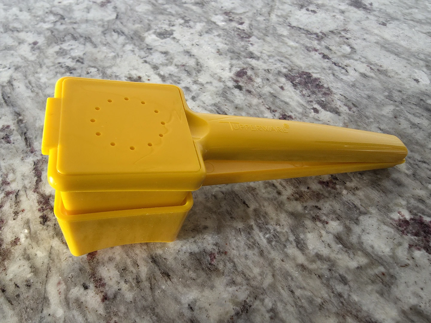 Tupperware Corn Butter Holder with S&P Shaker