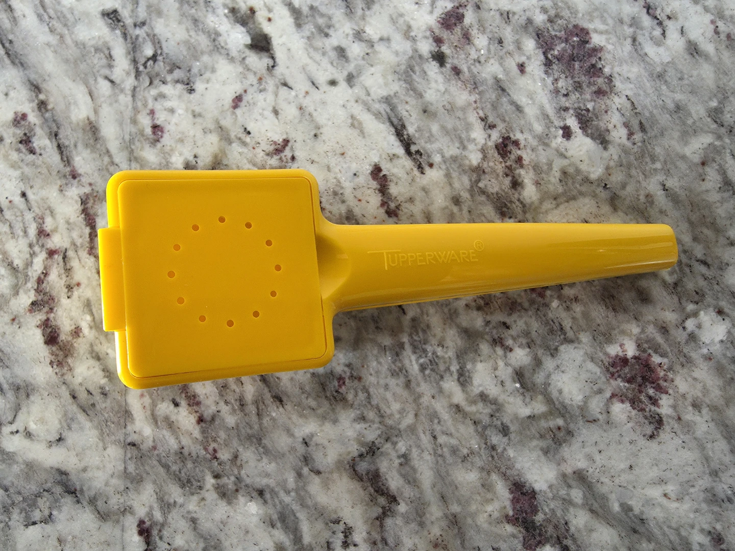 Tupperware Corn Butter Holder with S&P Shaker - photo 2