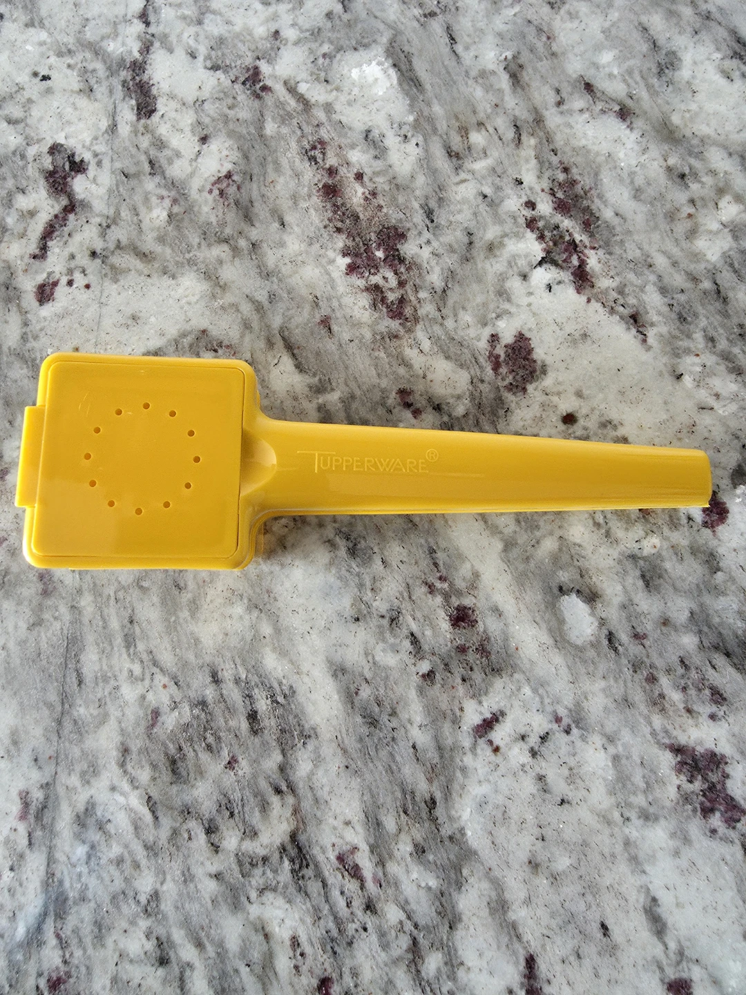 Tupperware Corn Butter Holder with S&P Shaker - photo 4