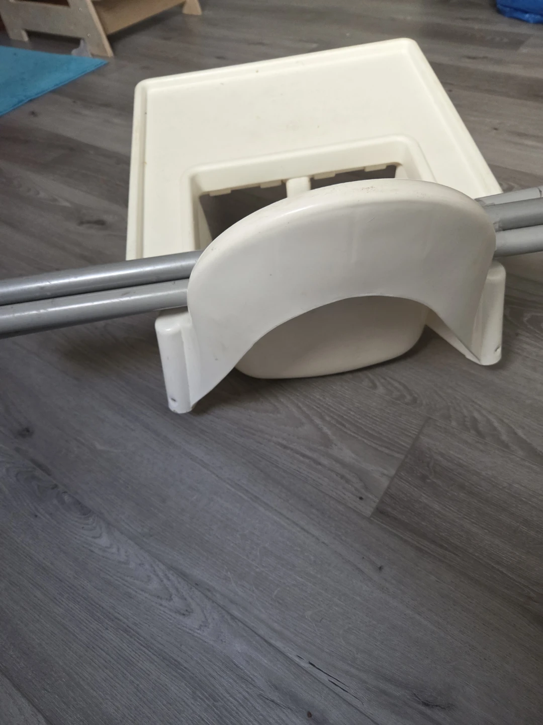 IKEA White high chair with tray and removable legs - photo 2