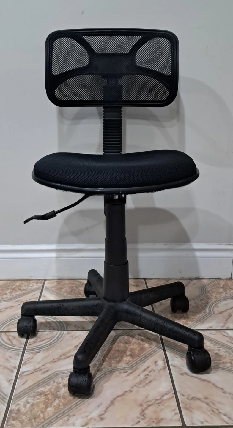 Black Mesh Task Chair with Wheels