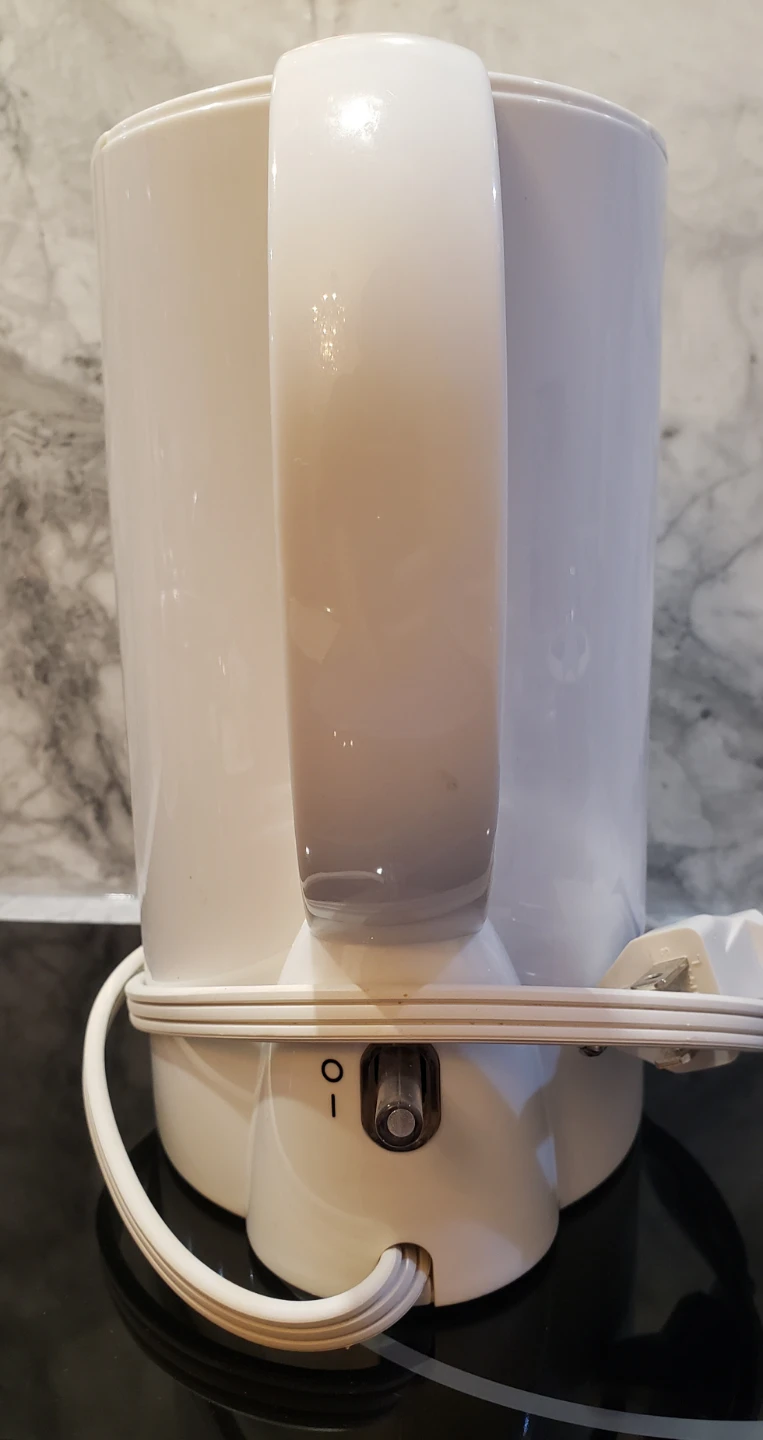 White Electric Kettle - Simple 1 L, on/off switch - photo 4