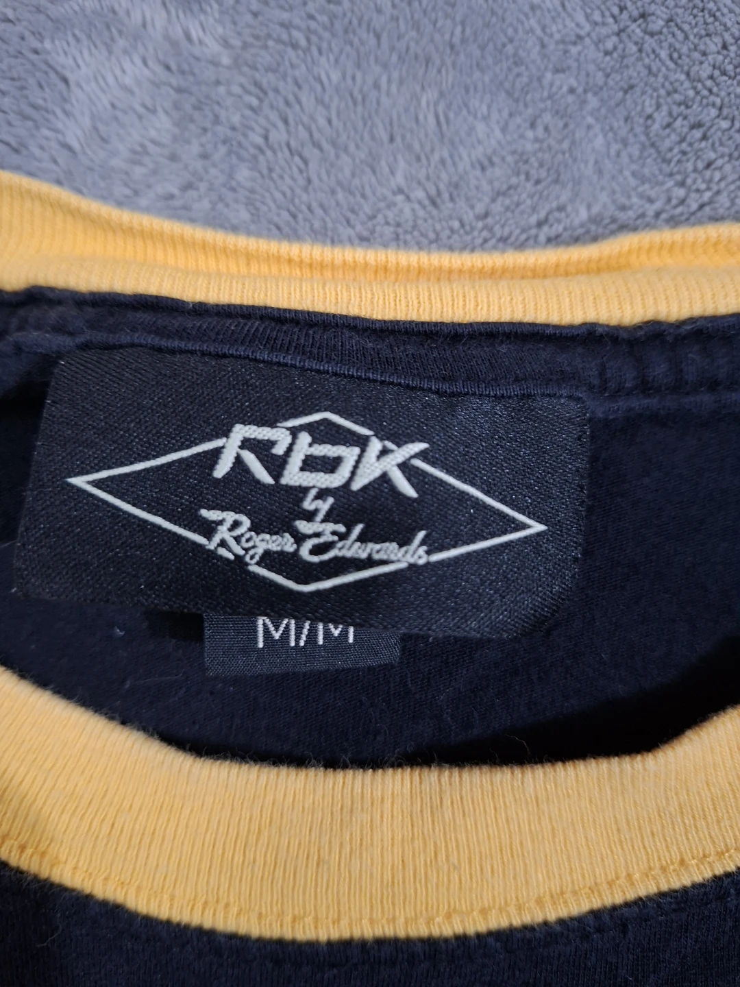 Vancouver Canucks RBK by Roger Edwards T-Shirt - M - photo 4