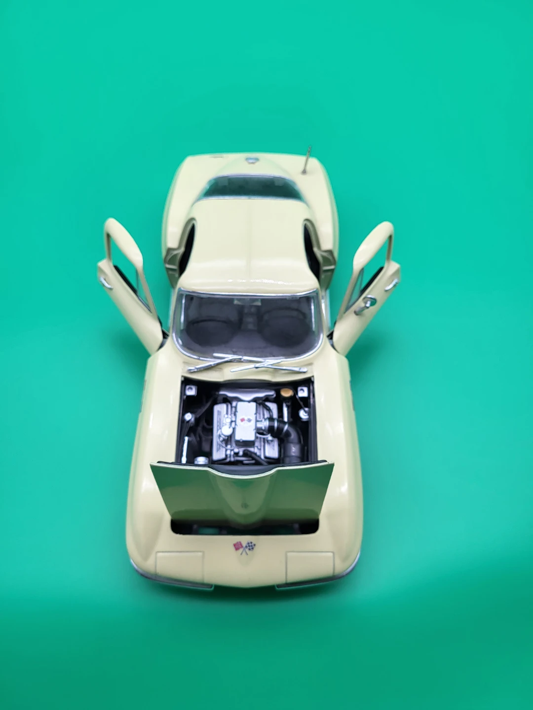 1965 Chevrolet Corvette Collectable Diecast Model 1:18 Toy Car - photo 5