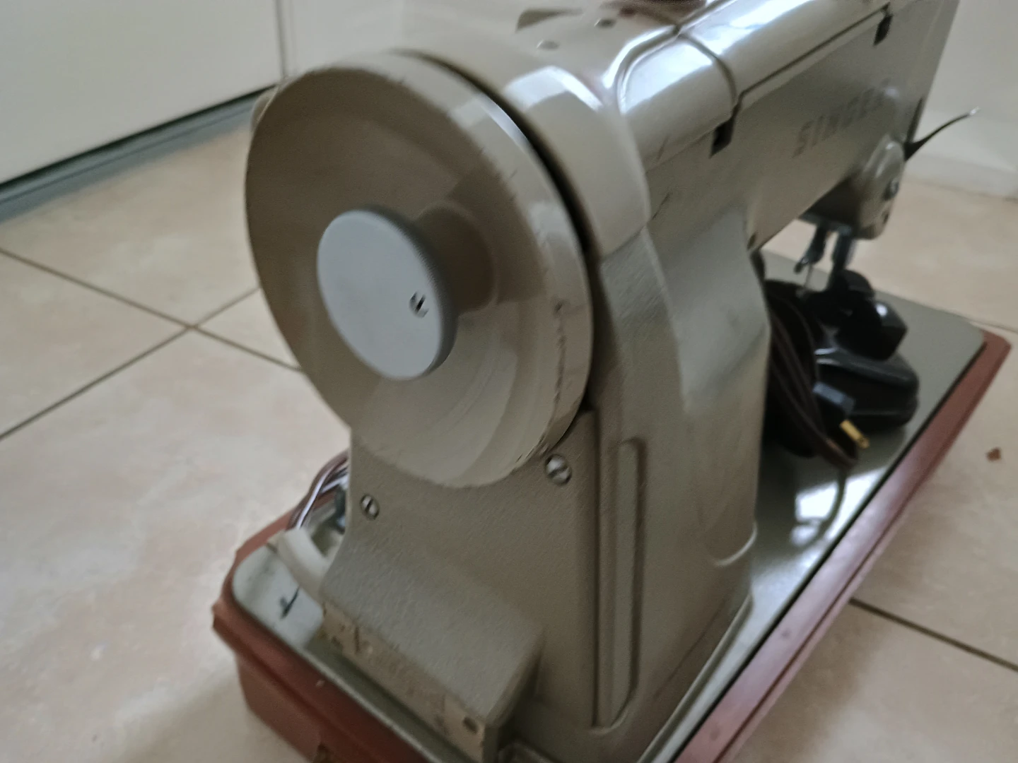 Singer Sewing Machine - photo 3