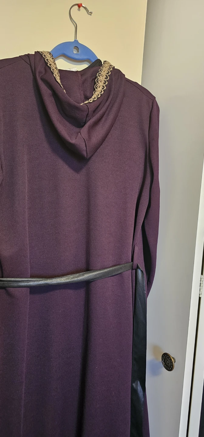 Purple abaya with decorative trim and graphic pocket - photo 5